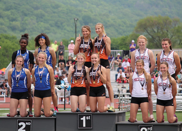 Bloomer Girls 4x200 & 4x100 First At State